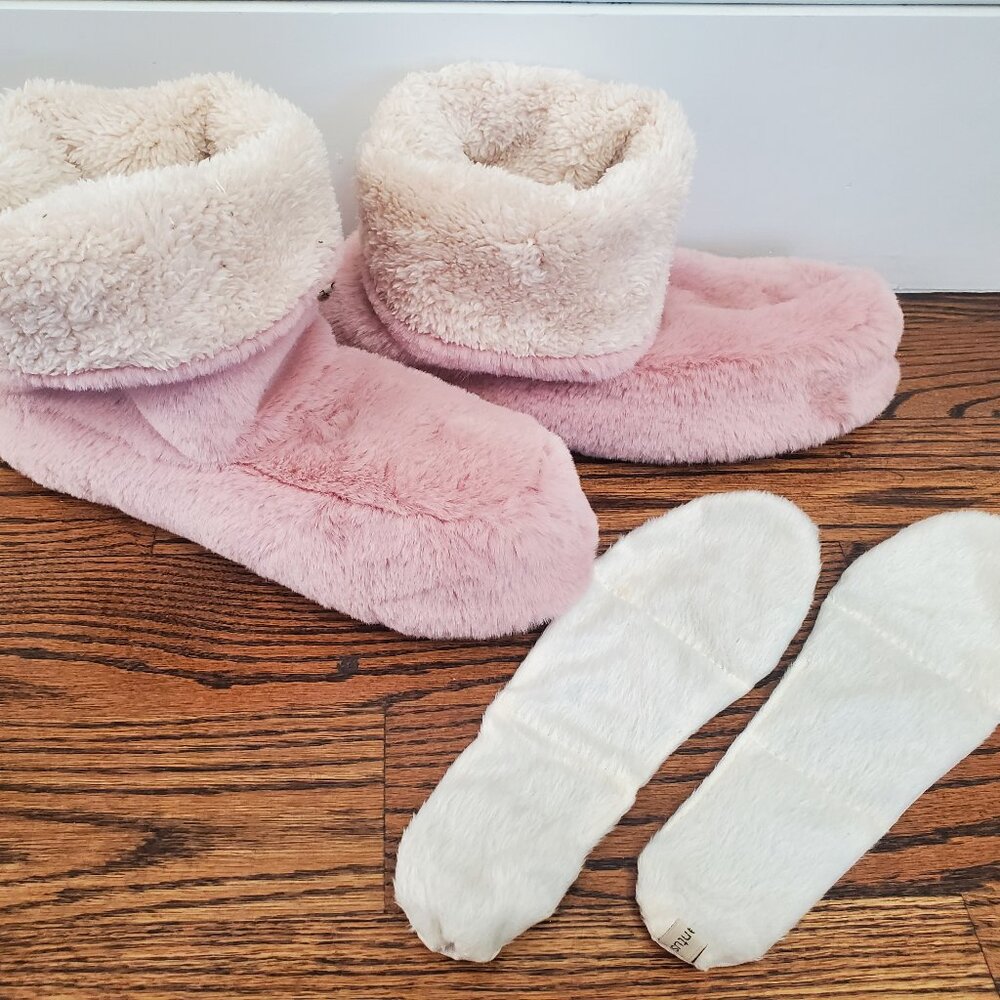 NWOT Pantuss Slipper Booties with Microwavable Insoles (Size 8/9)